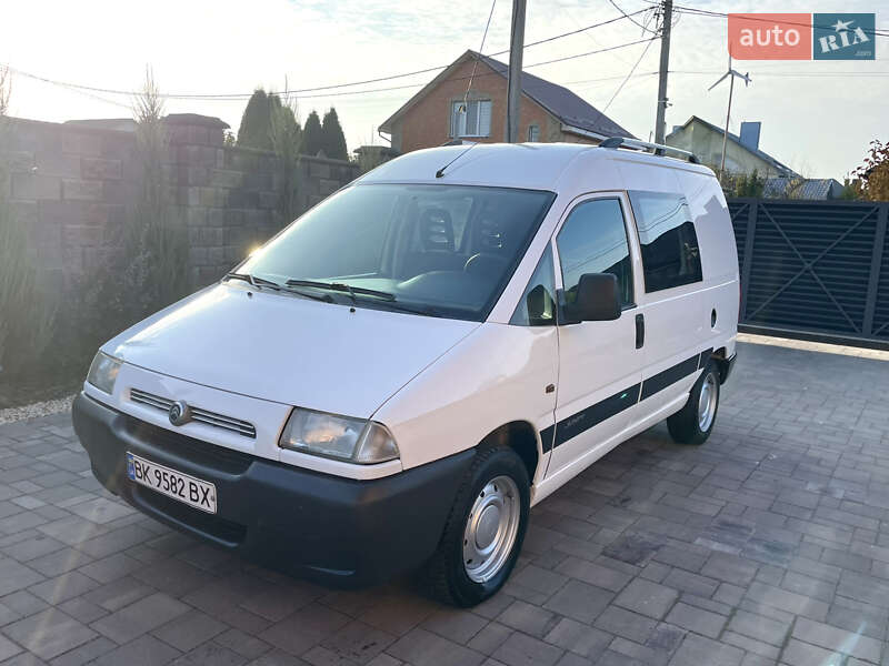 Вантажний фургон Citroen Jumpy 2001 в Рівному