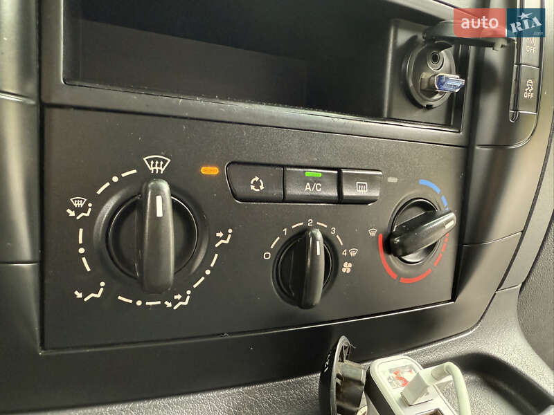 Вантажний фургон Citroen Jumpy 2014 в Міжгір'ї