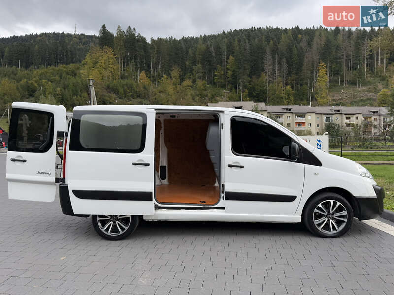 Вантажний фургон Citroen Jumpy 2014 в Міжгір'ї
