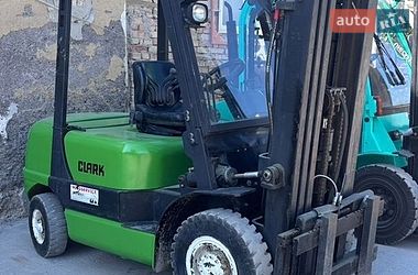 Вилочний навантажувач Clark CDP 2007 в Чемерівцях