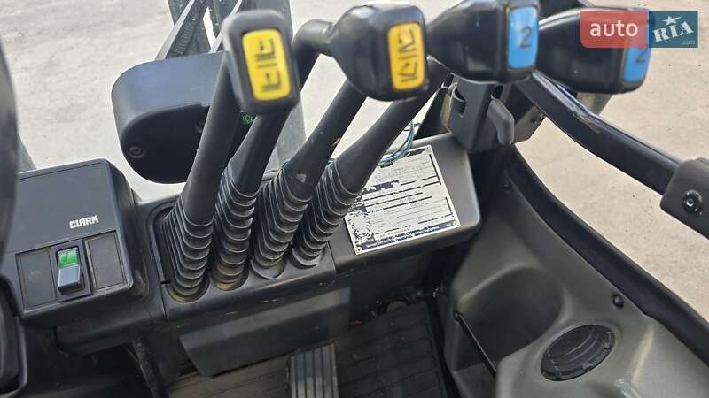 Вилочный погрузчик Clark CGP 1997 в Луцке