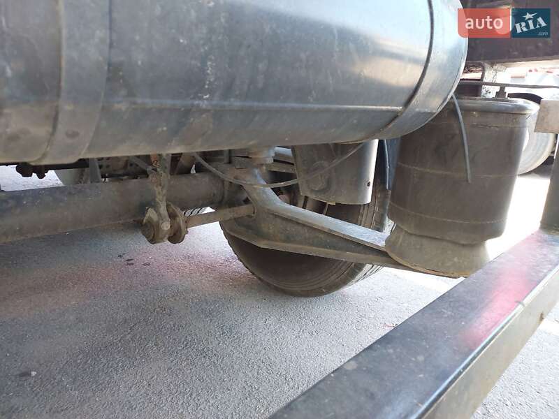 Цистерна напівпричіп Clayton СС 1990 в Одесі фото 6 Цистерна напівпричіп Clayton СС 1990 в Одесі