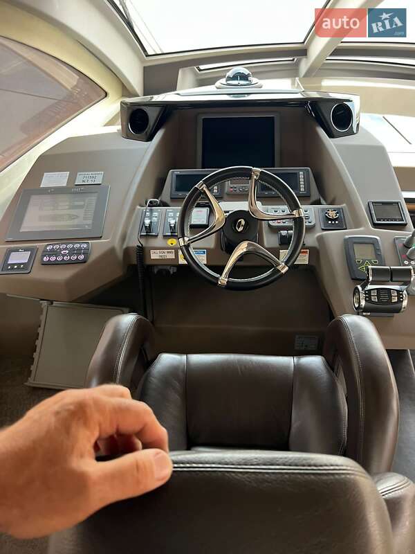 Моторна яхта Cranchi Flybridge 2012 в Києві фото 2 Моторна яхта Cranchi Flybridge 2012 в Києві