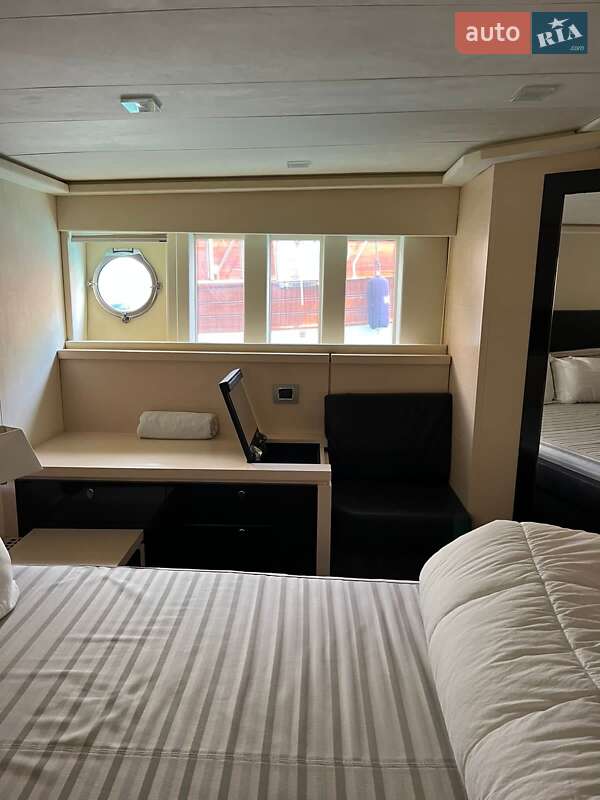 Моторна яхта Cranchi Flybridge 2012 в Києві фото 9 Моторна яхта Cranchi Flybridge 2012 в Києві