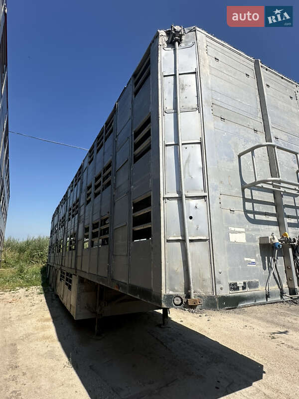 Для перевозки животных - полуприцеп CUPPERS LVO 1993 в Красилове