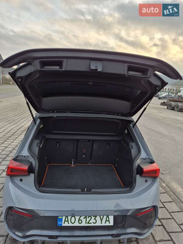 Хэтчбек Cupra Born 2024 в Мукачево