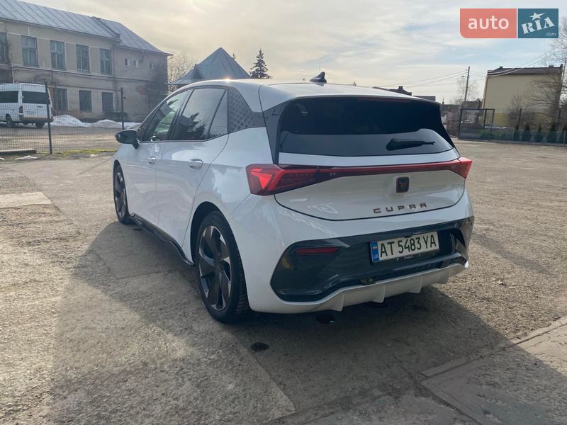 Хэтчбек Cupra Born 2023 в Тысменице