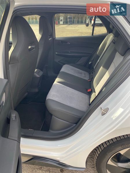 Хэтчбек Cupra Born 2023 в Тысменице