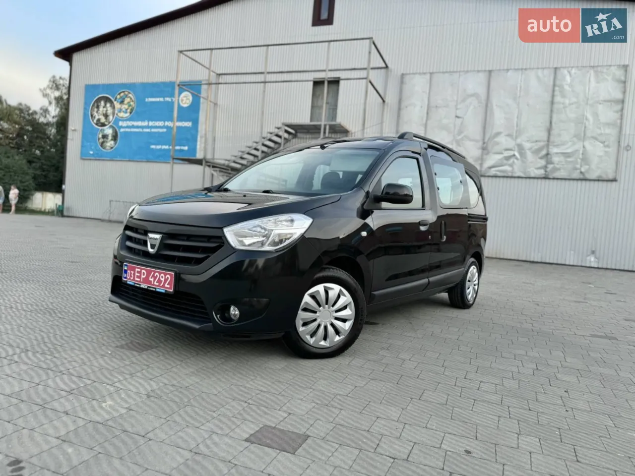 https://cdn3.riastatic.com/photosnew/auto/photo/dacia_dokker__593673353hd.webp