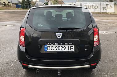 Позашляховик / Кросовер Dacia Duster 2011 в Стрию