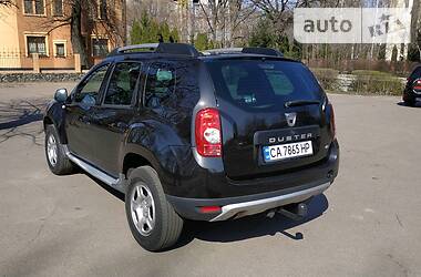 Позашляховик / Кросовер Dacia Duster 2011 в 