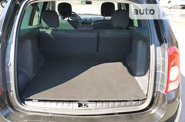 Позашляховик / Кросовер Dacia Duster 2011 в 