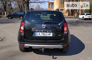 Позашляховик / Кросовер Dacia Duster 2011 в 