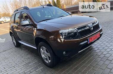 Позашляховик / Кросовер Dacia Duster 2011 в 
