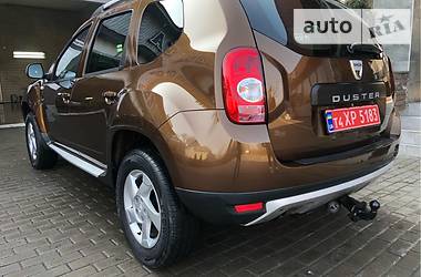 Позашляховик / Кросовер Dacia Duster 2011 в 