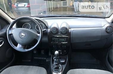 Позашляховик / Кросовер Dacia Duster 2011 в 