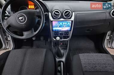 Позашляховик / Кросовер Dacia Duster 2011 в 