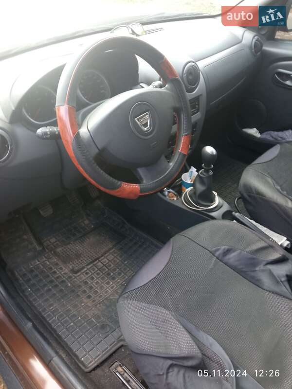 Позашляховик / Кросовер Dacia Duster 2011 в 