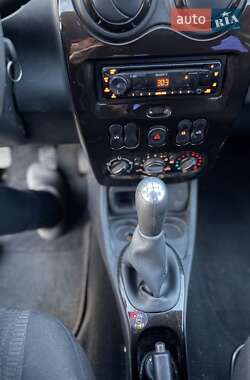 Позашляховик / Кросовер Dacia Duster 2012 в 