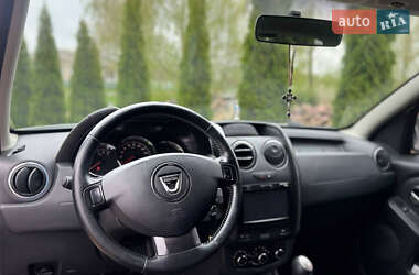 Позашляховик / Кросовер Dacia Duster 2014 в 