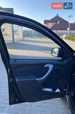 Позашляховик / Кросовер Dacia Duster 2010 в 