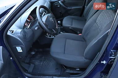 Позашляховик / Кросовер Dacia Duster 2011 в 