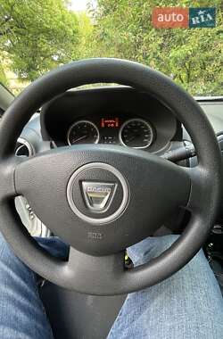 Позашляховик / Кросовер Dacia Duster 2010 в 