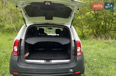 Позашляховик / Кросовер Dacia Duster 2010 в 