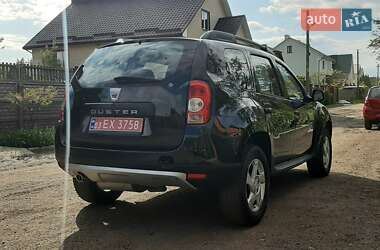Позашляховик / Кросовер Dacia Duster 2011 в 