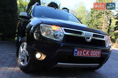 Позашляховик / Кросовер Dacia Duster 2011 в 