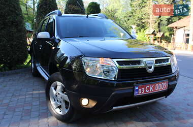 Позашляховик / Кросовер Dacia Duster 2011 в 