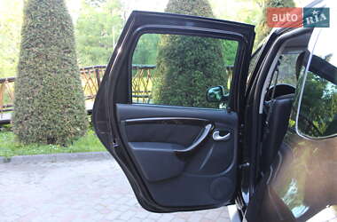 Позашляховик / Кросовер Dacia Duster 2011 в 