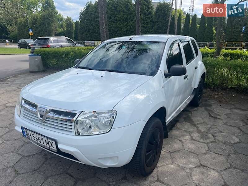 Позашляховик / Кросовер Dacia Duster 2010 в 
