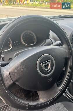 Позашляховик / Кросовер Dacia Duster 2010 в 