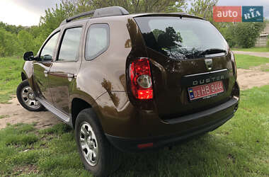 Позашляховик / Кросовер Dacia Duster 2011 в 