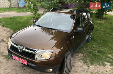 Позашляховик / Кросовер Dacia Duster 2011 в 