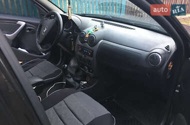 Позашляховик / Кросовер Dacia Duster 2011 в 