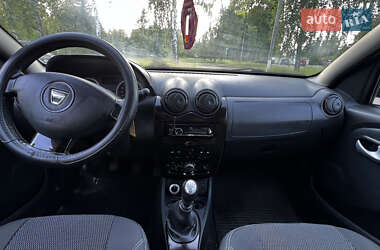 Позашляховик / Кросовер Dacia Duster 2011 в 