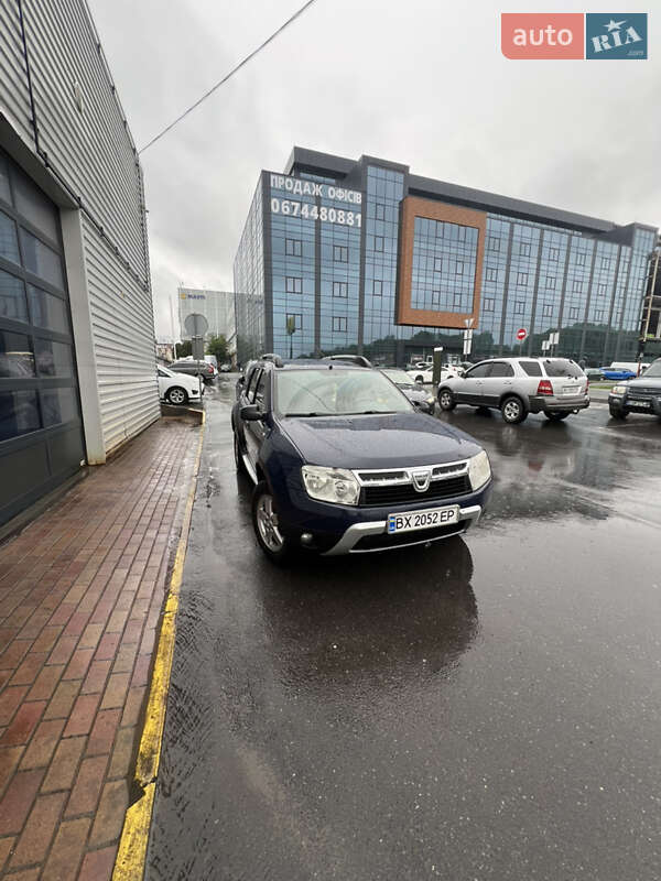 Позашляховик / Кросовер Dacia Duster 2012 в 