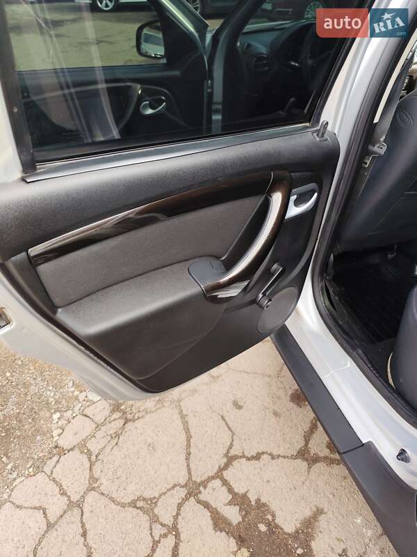 Позашляховик / Кросовер Dacia Duster 2011 в Чернігові