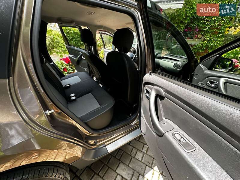 Позашляховик / Кросовер Dacia Duster 2017 в Львові