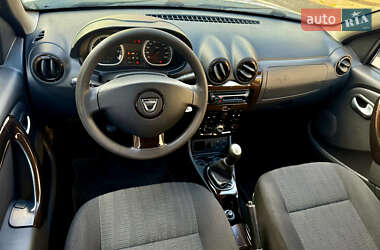 Позашляховик / Кросовер Dacia Duster 2012 в 