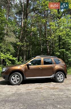 Позашляховик / Кросовер Dacia Duster 2011 в 