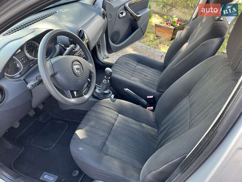 Внедорожник / Кроссовер Dacia Duster 2012 в Золочеве