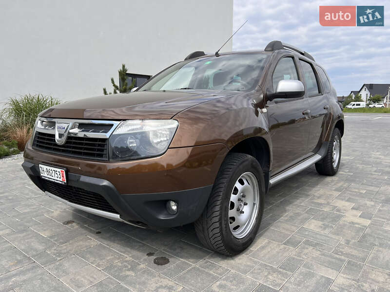 Позашляховик / Кросовер Dacia Duster 2010 в 