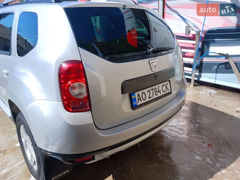 Позашляховик / Кросовер Dacia Duster 2011 в Тячеві