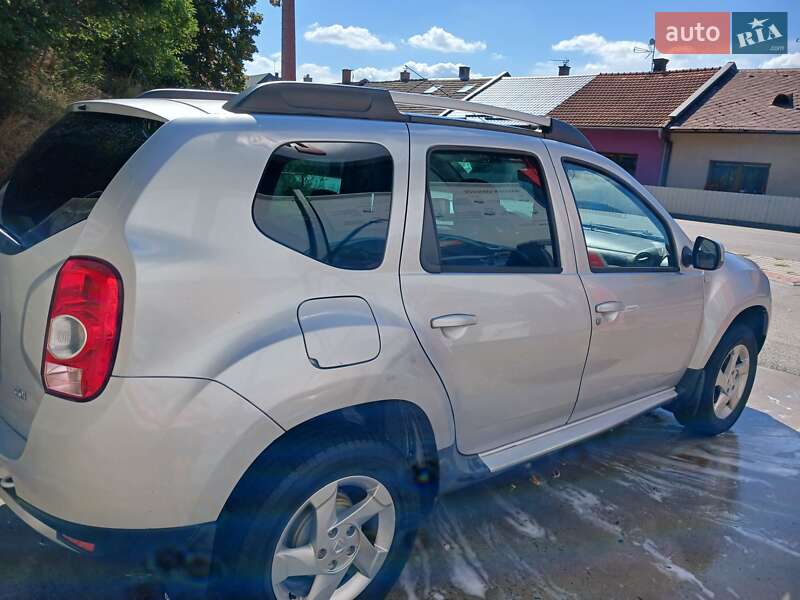 Позашляховик / Кросовер Dacia Duster 2011 в Тячеві