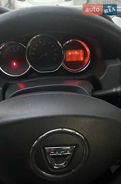 Позашляховик / Кросовер Dacia Duster 2014 в 