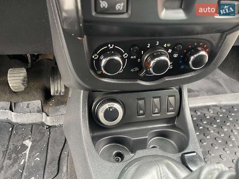 Позашляховик / Кросовер Dacia Duster 2016 в Луцьку