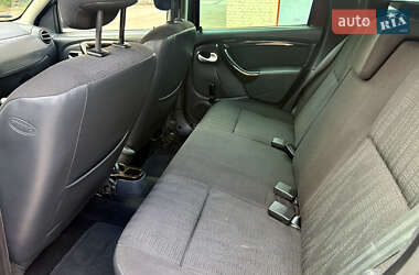 Внедорожник / Кроссовер Dacia Duster 2011 в 